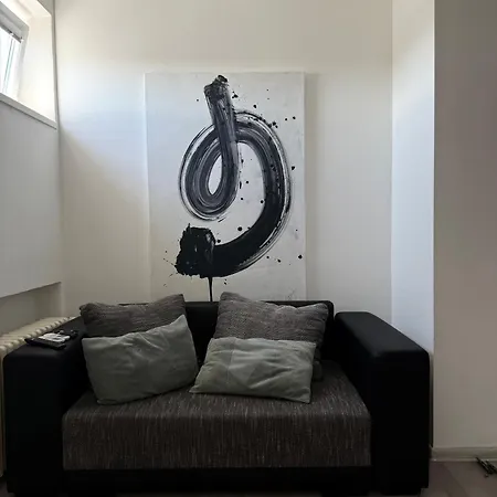 With 2 Bathrooms Apartment *