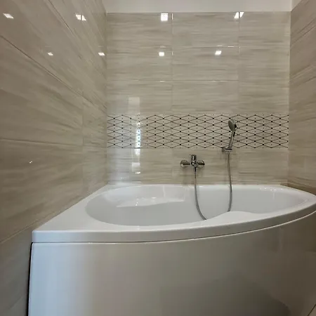 Apartment With 2 Bathrooms *