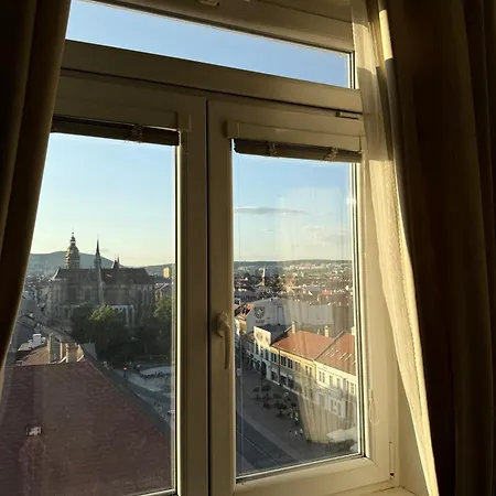 With 2 Bathrooms Apartment *