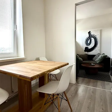 With 2 Bathrooms * 科希策